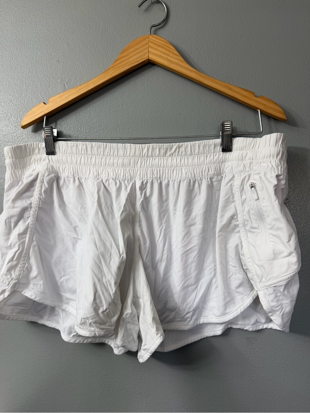 Lululemon Tracker Shorts, Plus Size 20 Swift Fabric 4 in Inseam, White W7AT7S